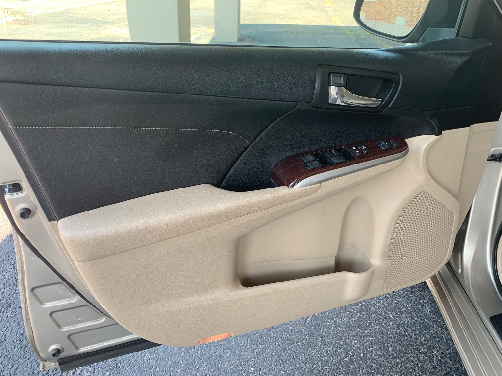 2013 Toyota Camry XLE - Photo 9
