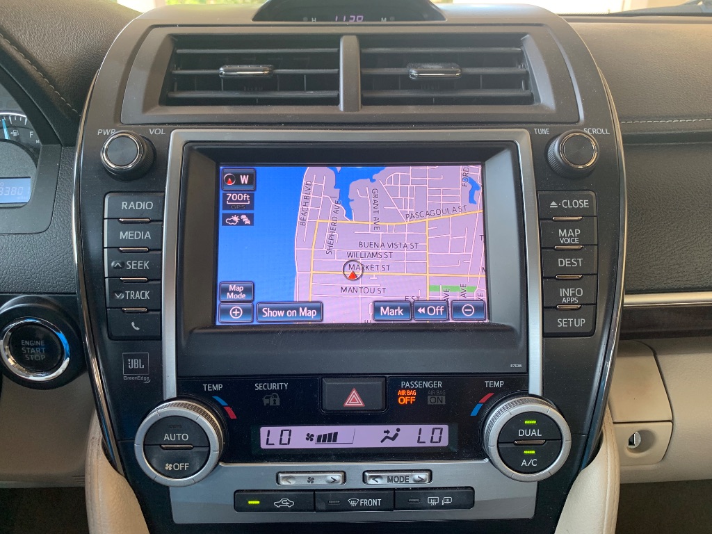 2013 Toyota Camry XLE - Photo 12