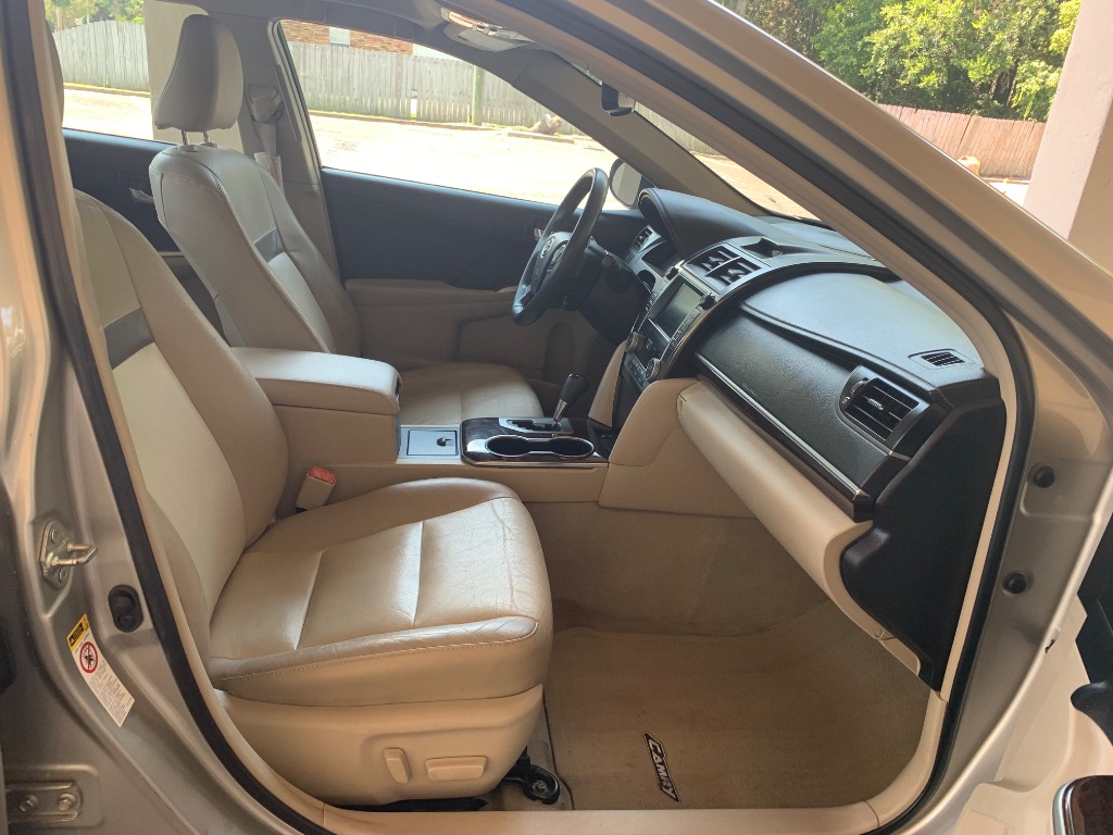 2013 Toyota Camry XLE - Photo 7