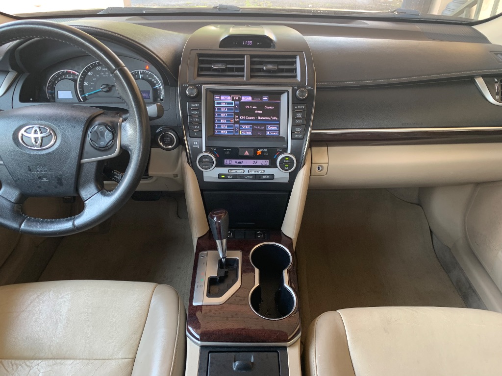 2013 Toyota Camry XLE - Photo 11